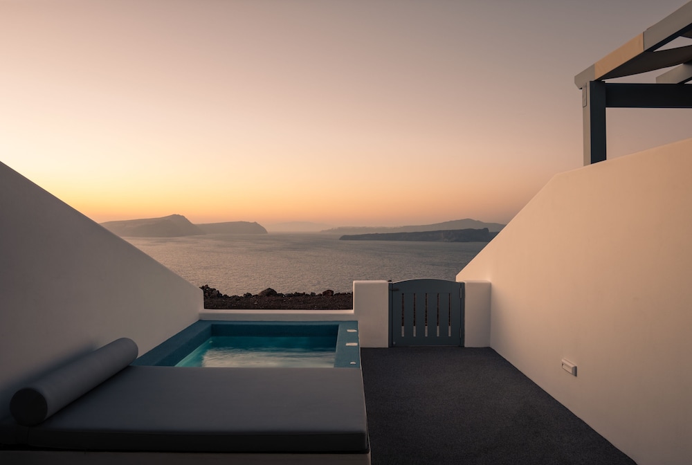 Suite with Outdoor Outdoor Mini Plunge Pool and Caldera View - Photo 2