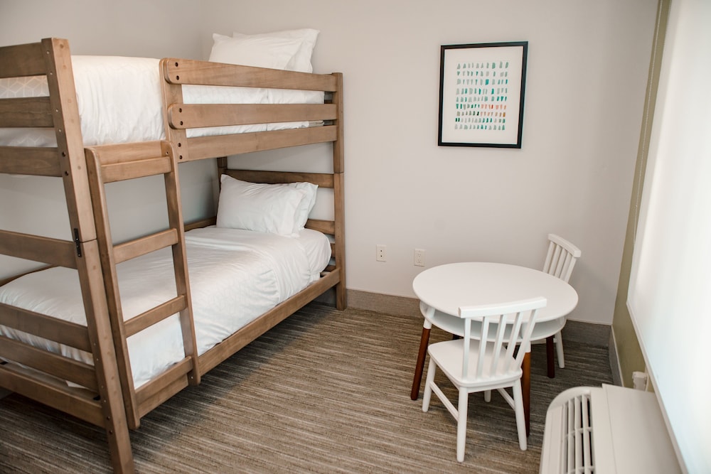 Suite, 2 Twin Beds photo 3