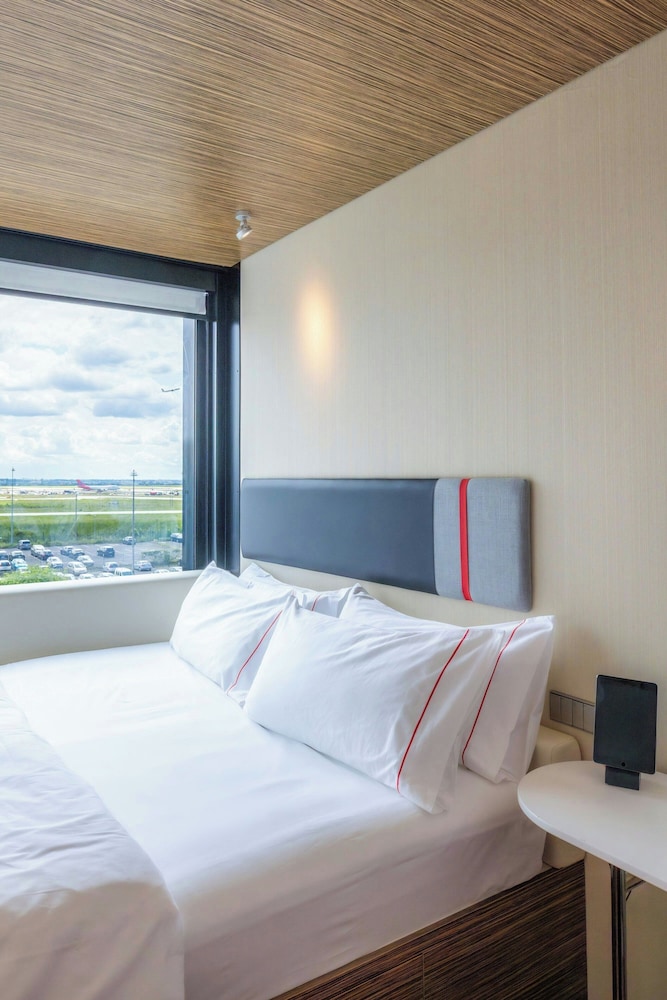 Room, 1 King Bed thumbnail 5