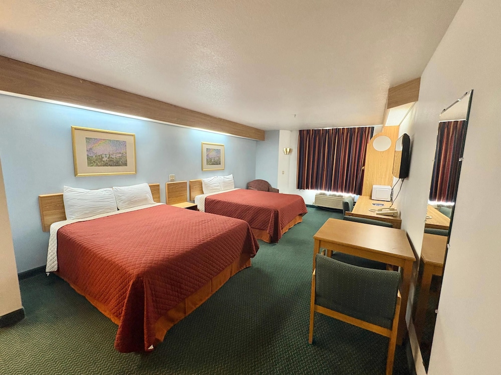 Standard Room, 2 Queen Beds, Non Smoking - Photo 1