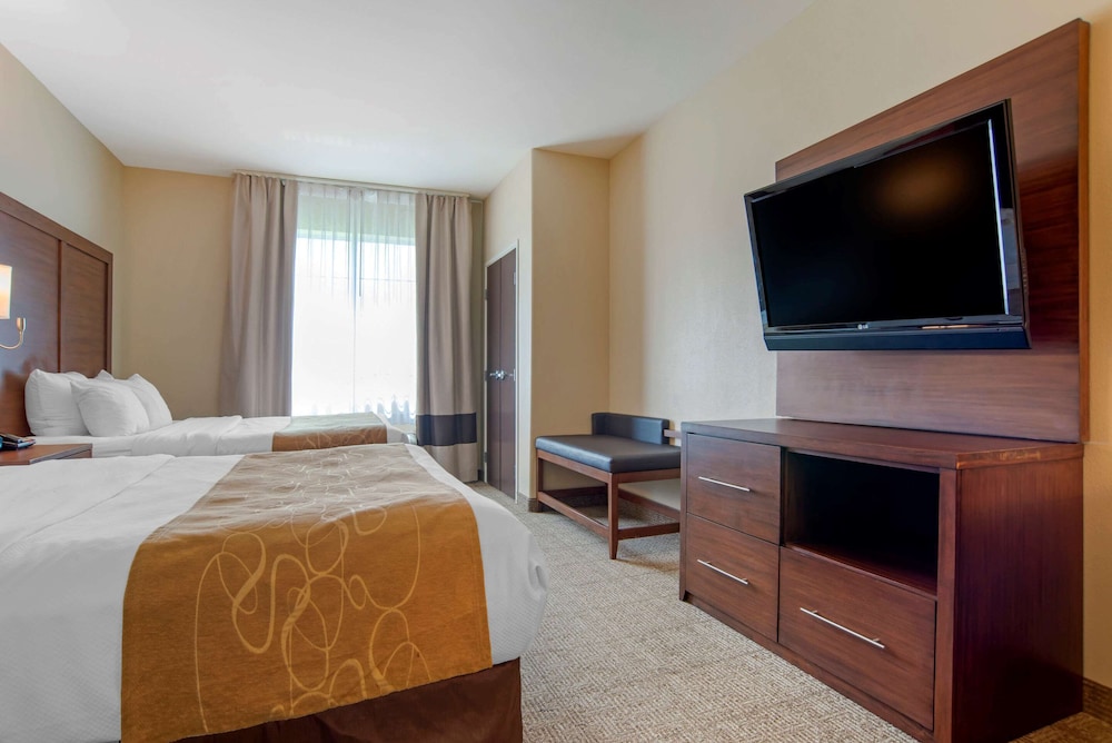 Suite, 2 Queen Beds, Non Smoking, Ground Floor - Photo 3
