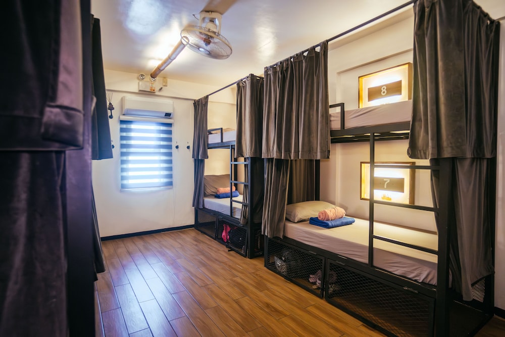 Shared Dormitory, Women only