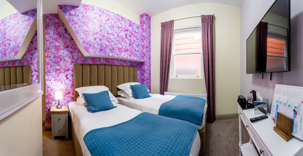 Superior Double or Twin Room, Ensuite photo 3