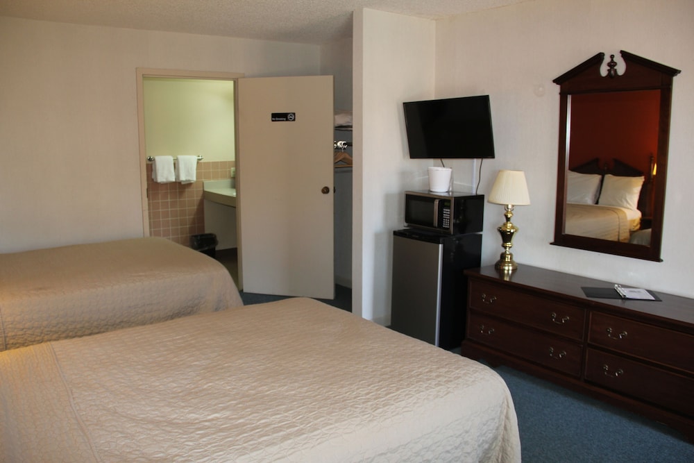 Double Room, 2 Double Beds, Accessible photo 2