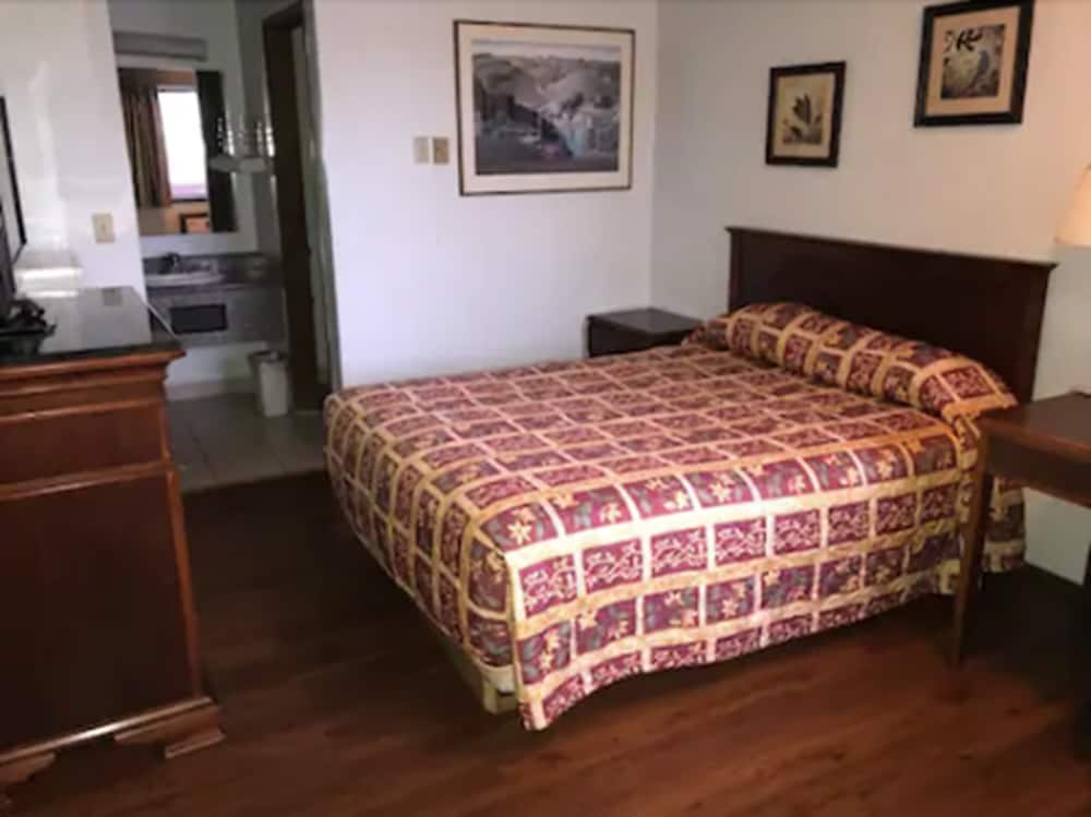 Standard Room, 1 King Bed photo 1