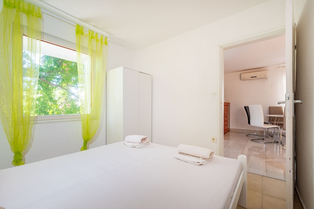 Apartment, 2 Bedrooms, Balcony, Garden View
