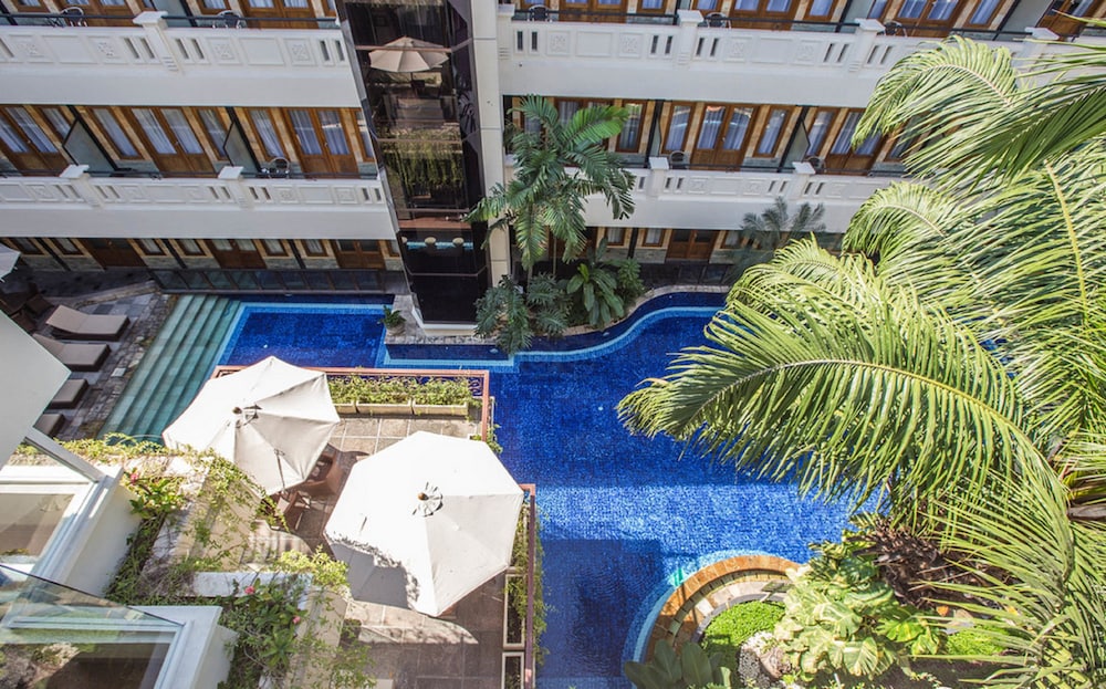 Deluxe Room, Pool View - Photo 4