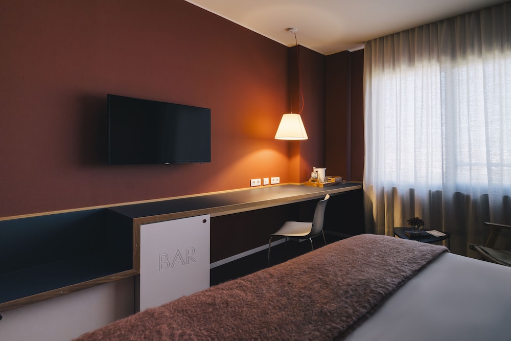 Standard Double or Twin Room (1 adult) - Photo 2