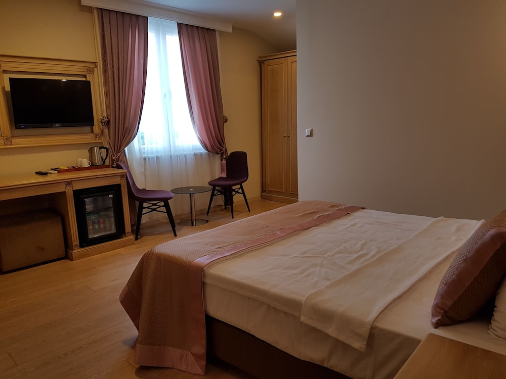 Basic Room, 1 King Bed, Sea View, Beachfront