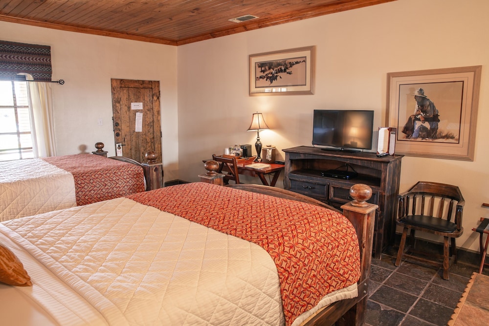 Deluxe Room, 2 Queen Beds (Cavalry) - Photo 3