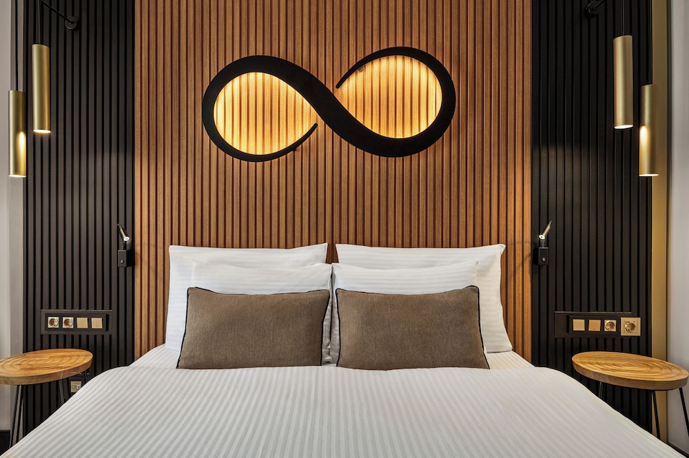 Standard Room, 1 King Bed - Photo 1