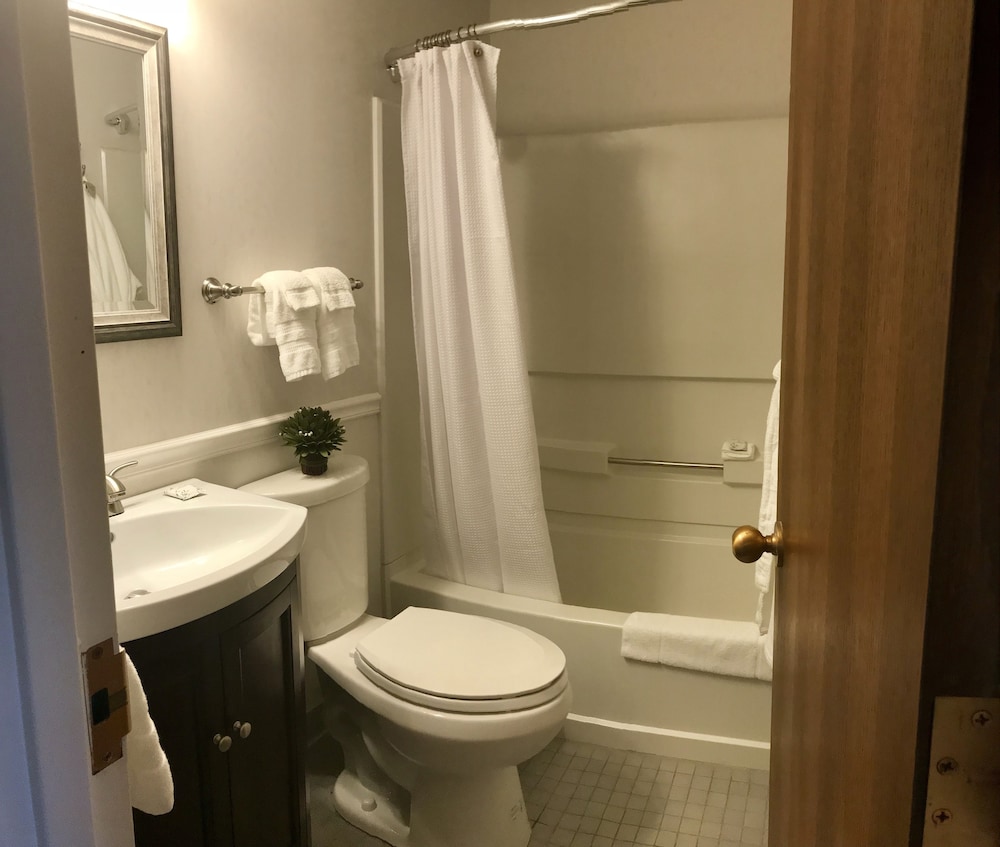 Premium Room, 1 Queen Bed with Sofa bed photo 3