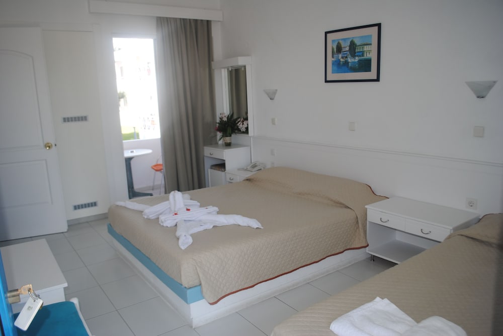 Triple Room - Photo 6