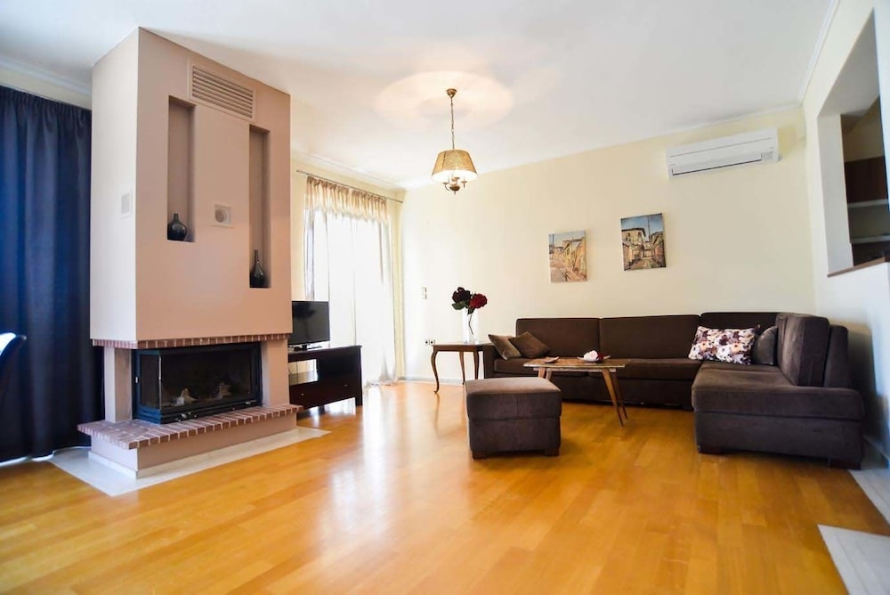 Luxury Apartment, 4 Bedrooms (Our House)