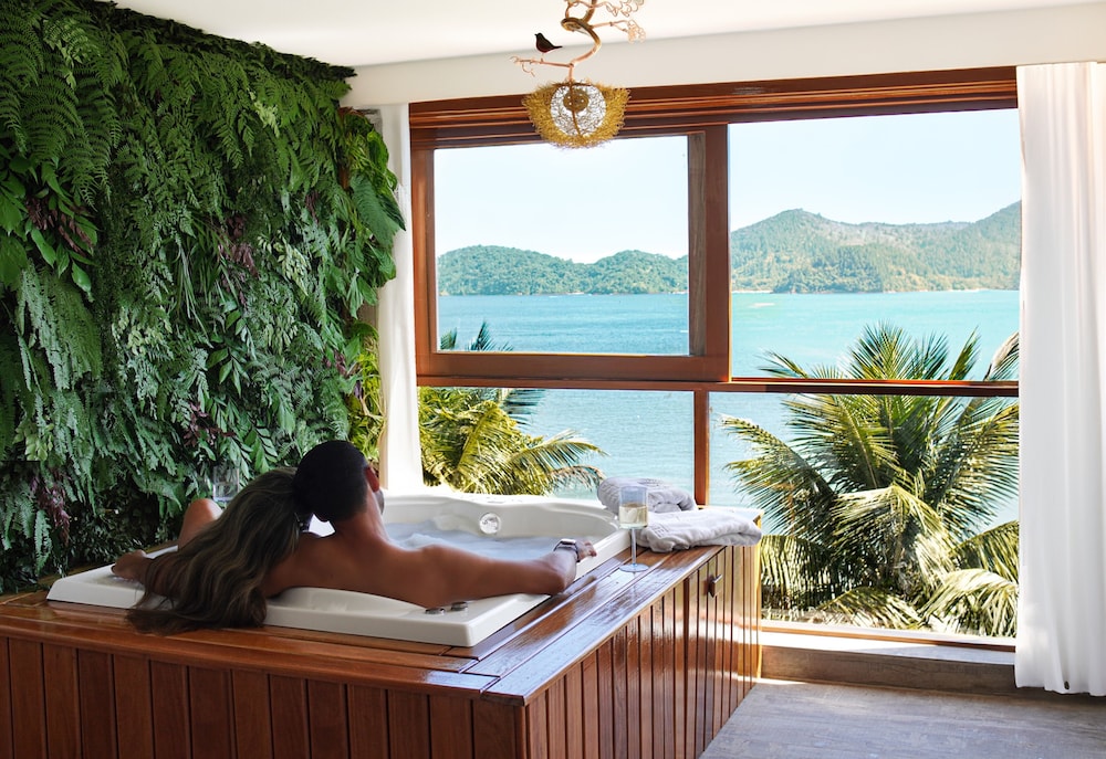 Deluxe Suite, 1 King Bed, Sea Facing