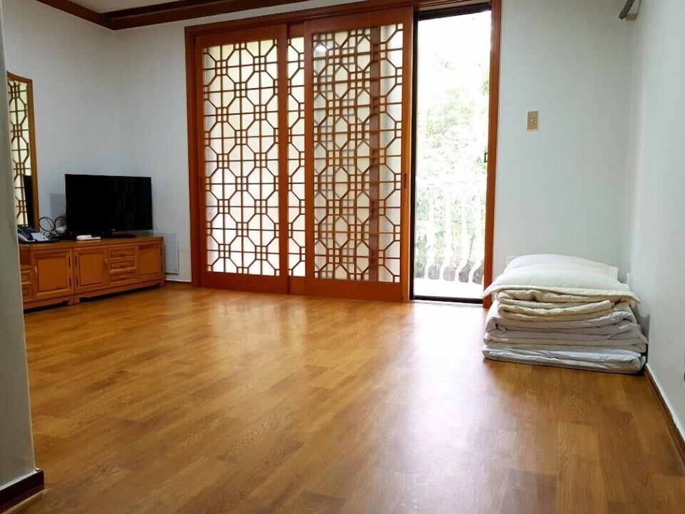 Family Room (Korean Ondol) photo 3