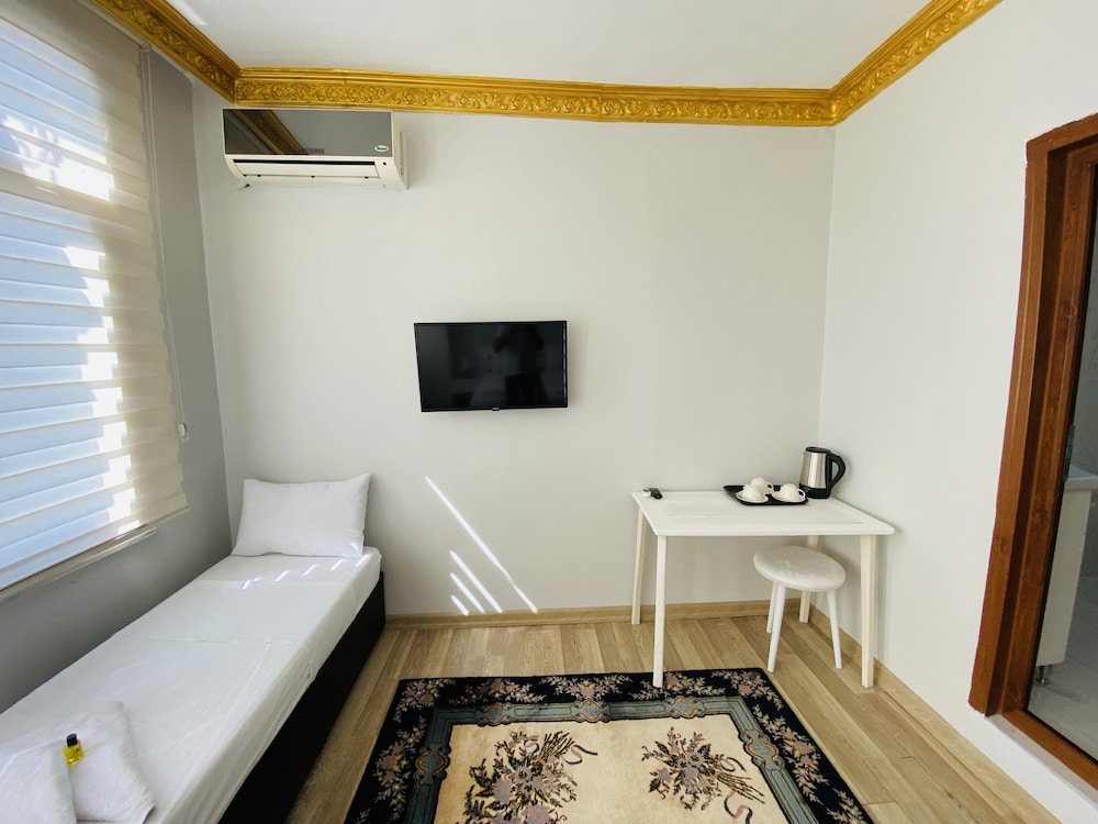 Deluxe Triple Room photo 3