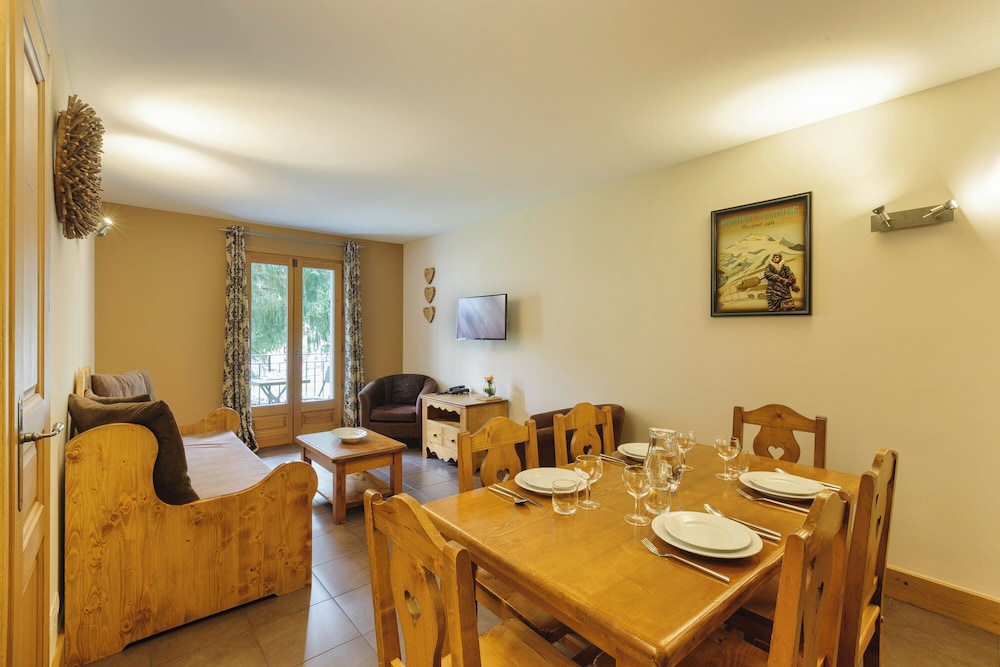 Family Apartment, Multiple Bedrooms (Vallorcine Balme 02 ski in / ski out) Family Apartment, Multiple Bedrooms (Vallorcine Balme 02 ski in / ski out)