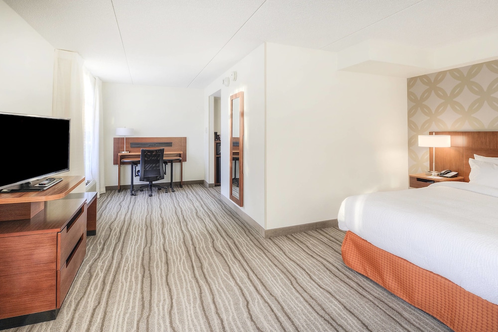 Executive Suite, 1 King Bed with Sofa bed - Photo 4