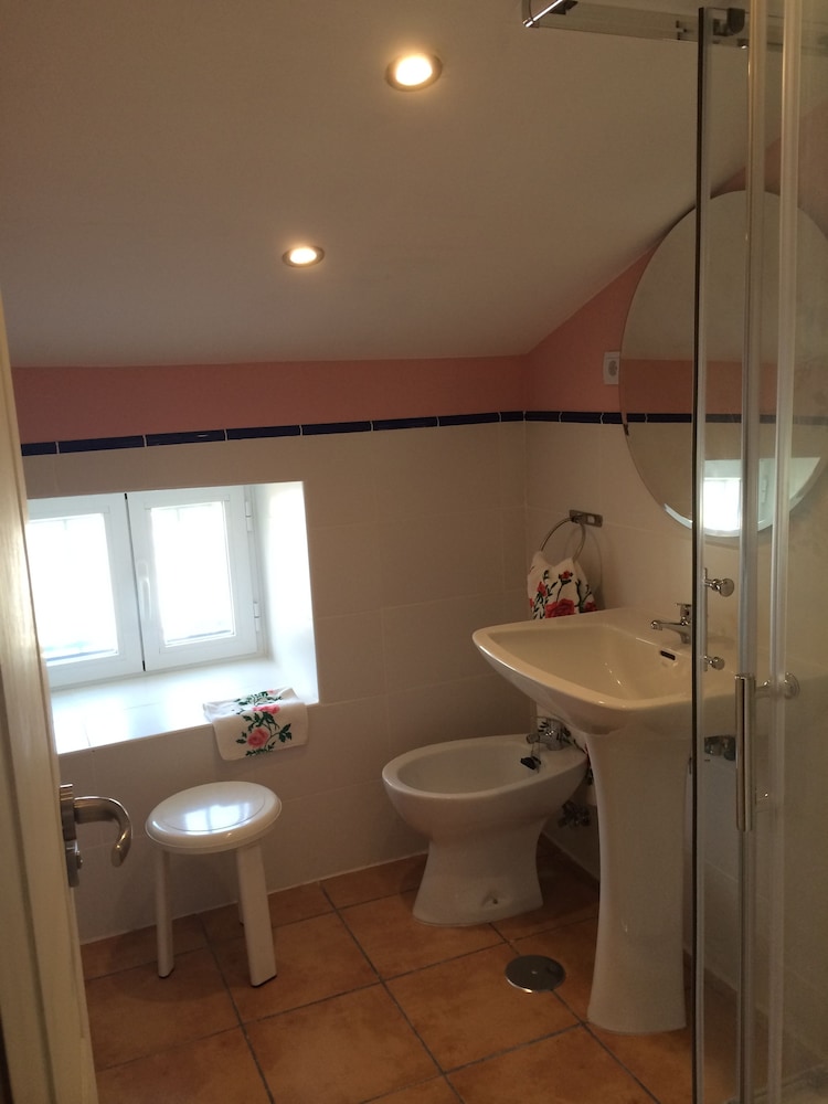 Double Room, 1 Double Bed, Private Bathroom (Buhardilla) photo 2