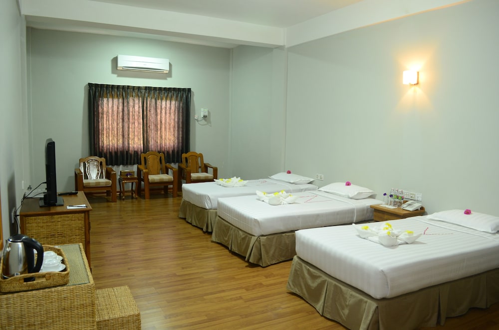 Superior Triple Room photo 2