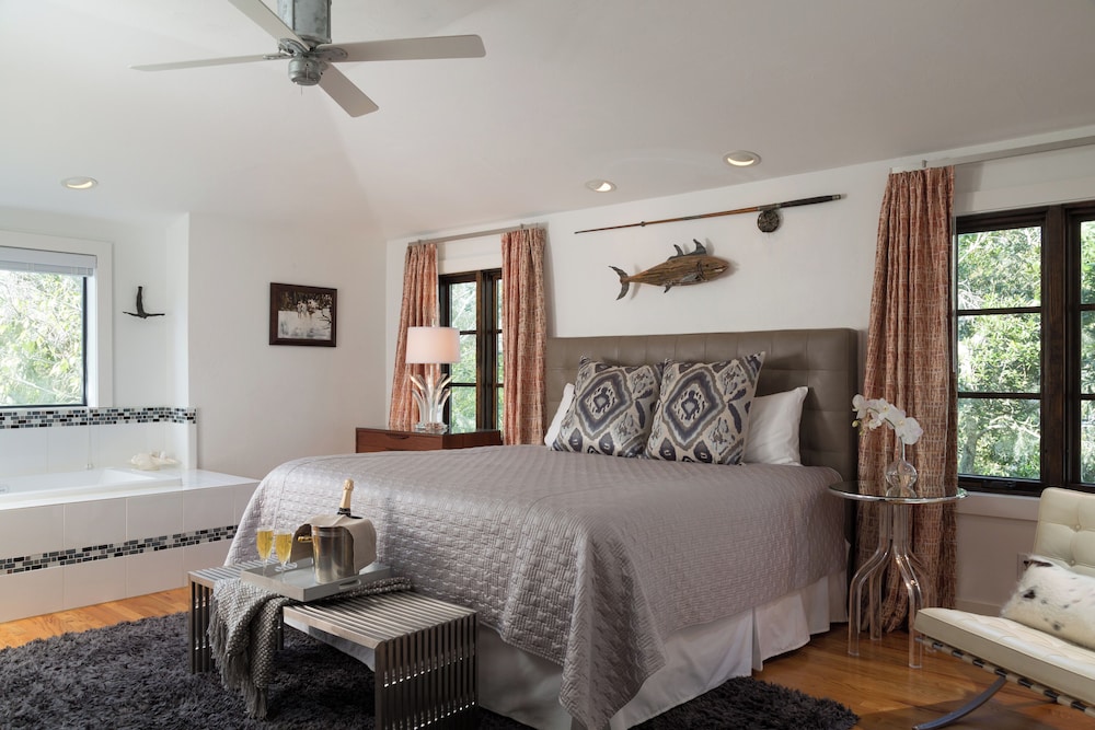 Honeymoon Suite