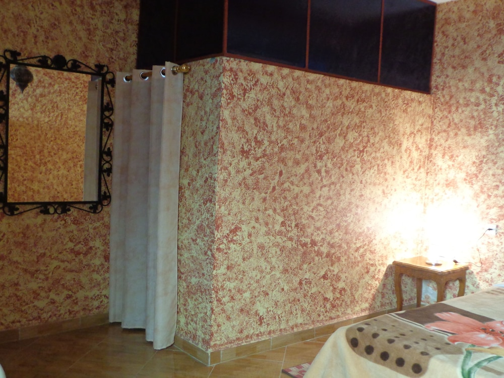 Double Room, 1 Queen Bed, Non Smoking photo 2