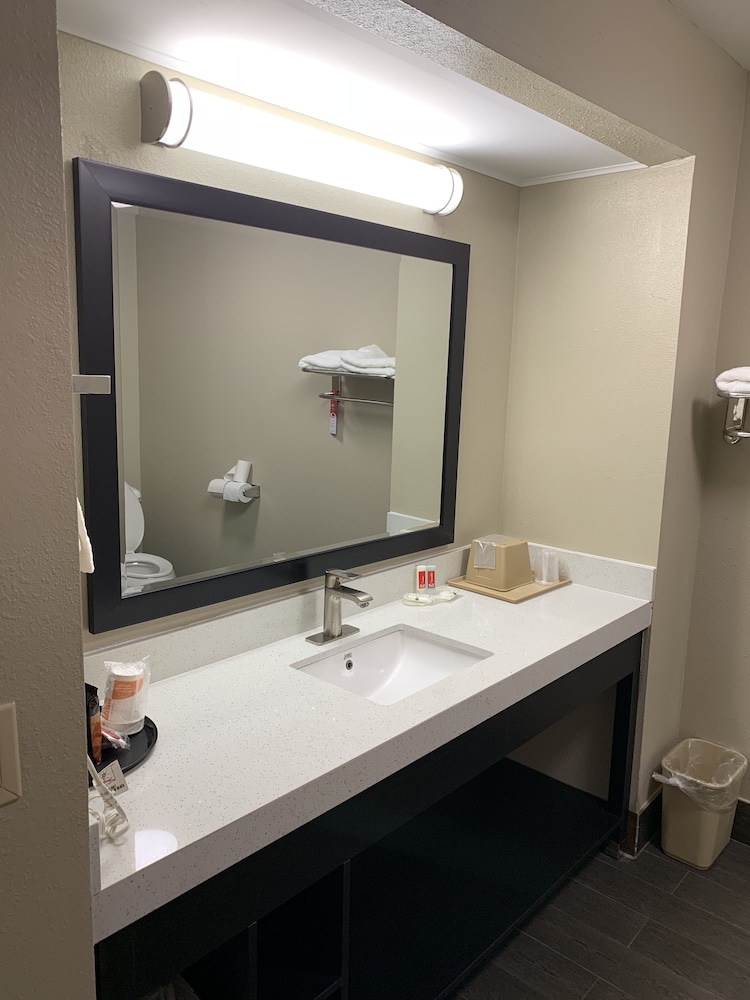 Suite, 1 King Bed, Jetted Tub - Photo 8