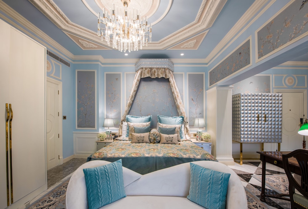 Luxury Suite, Non Smoking (Heritage With Whirlpool)