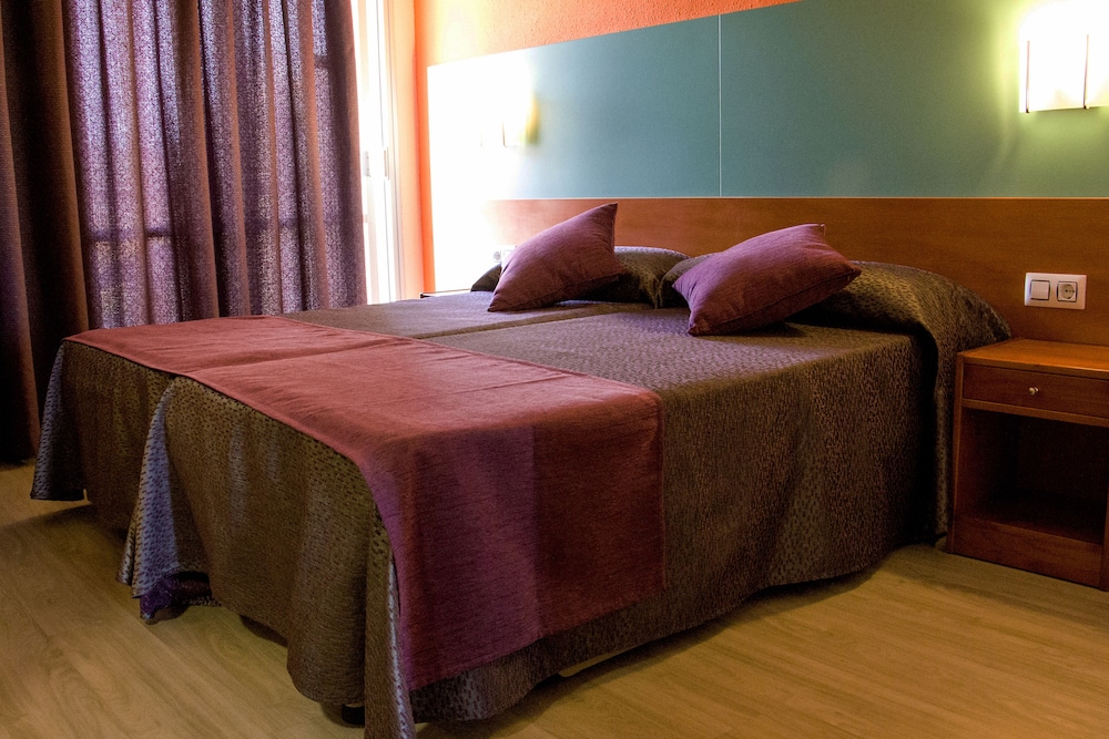 Standard Room (2 Adults) - Photo 8