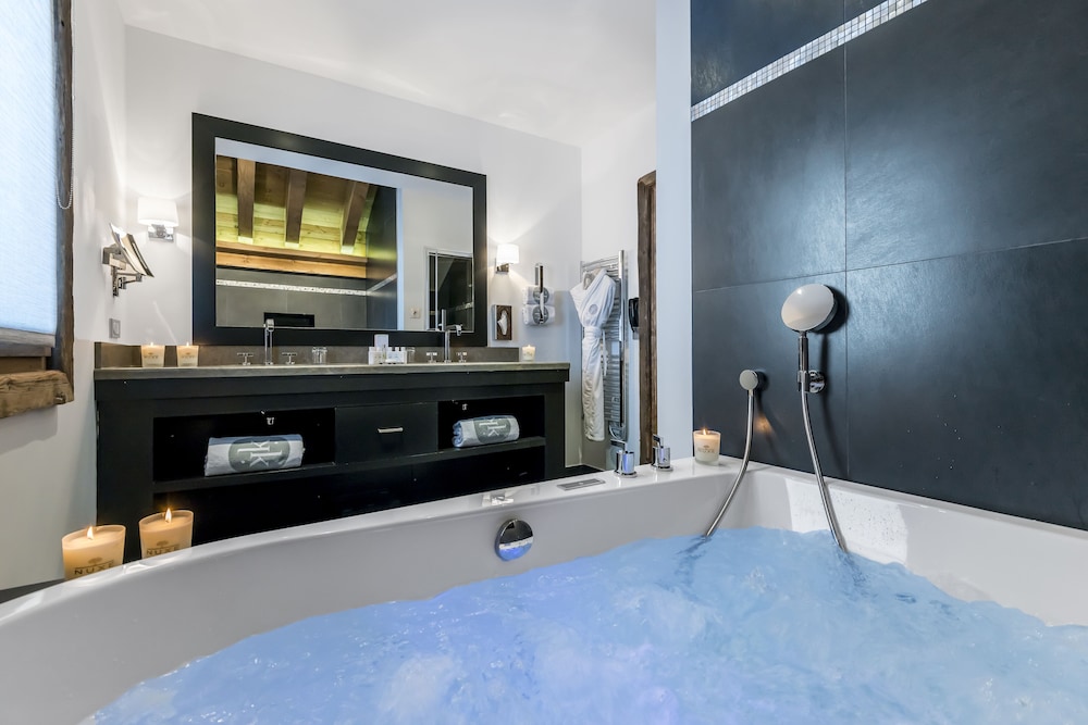 Suite Exception photo 3