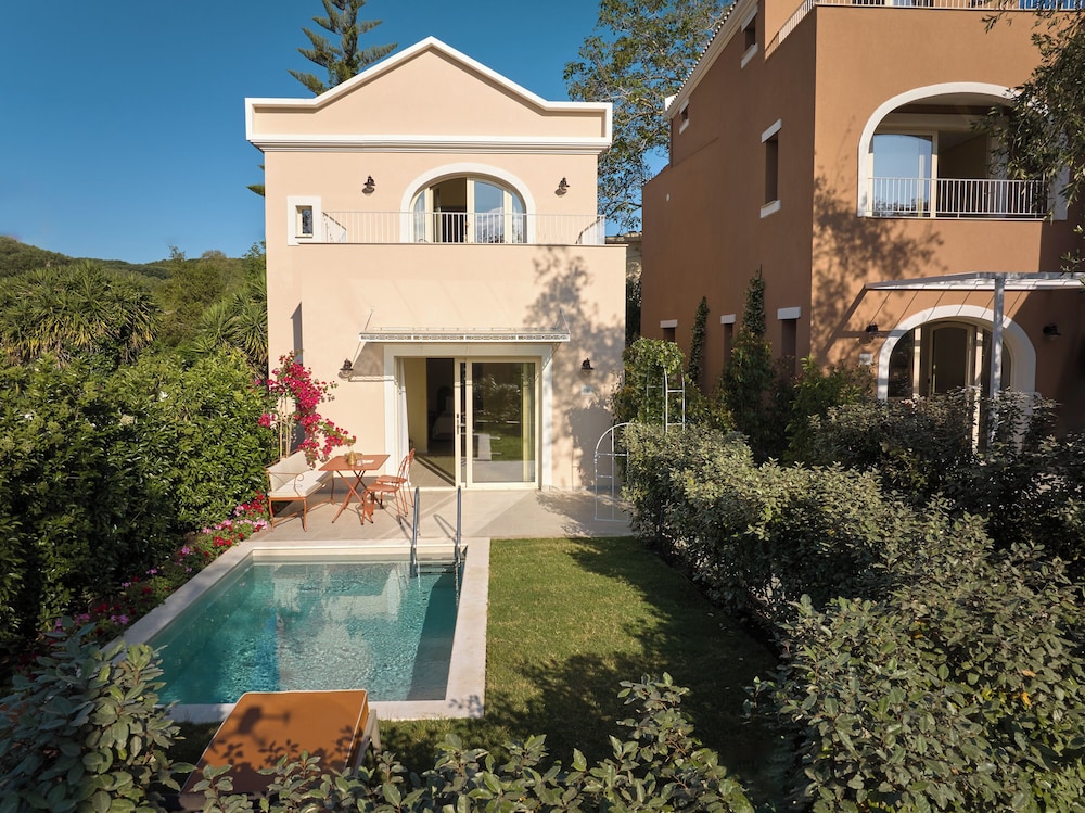 Maison Bliss suite with private pool