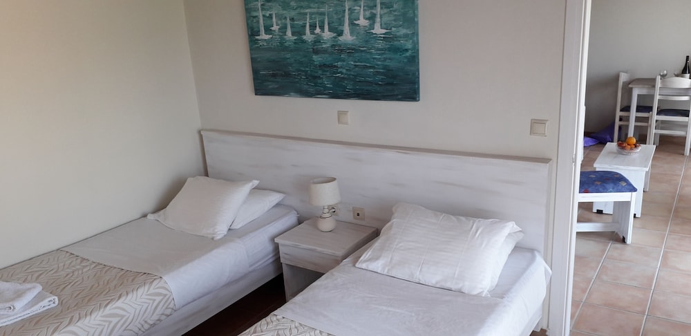 No4 First Floor Apartment - 2 single bed