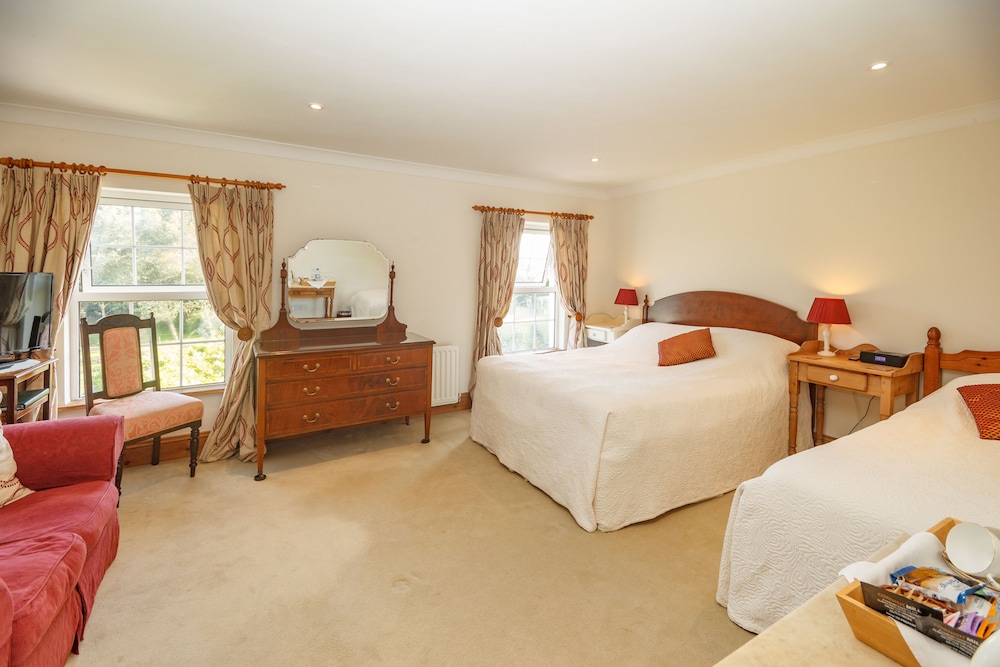 Double or Twin Room, Ensuite (4) photo 1