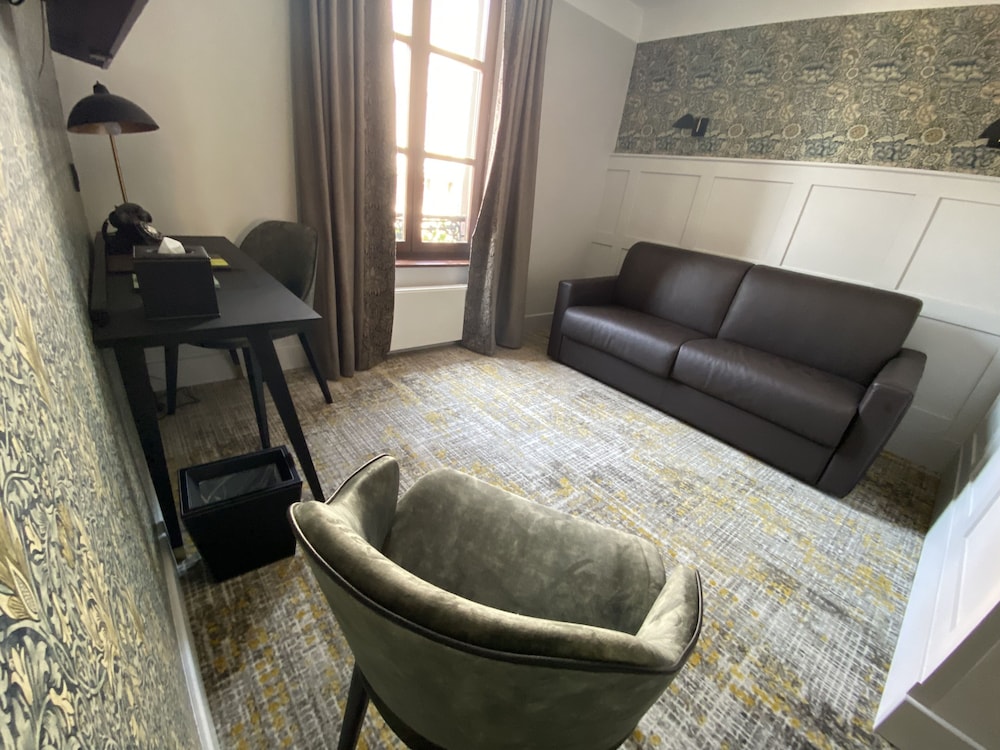 Comfort Suite, 1 Bedroom, Private Bathroom, City View photo 3