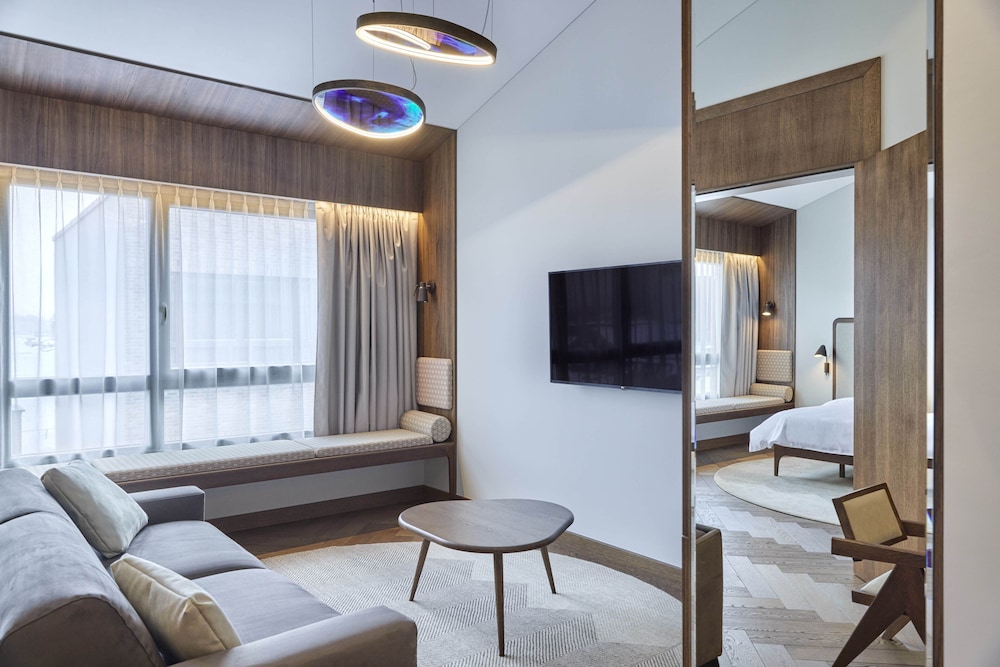 Luxury Suite - Photo 6