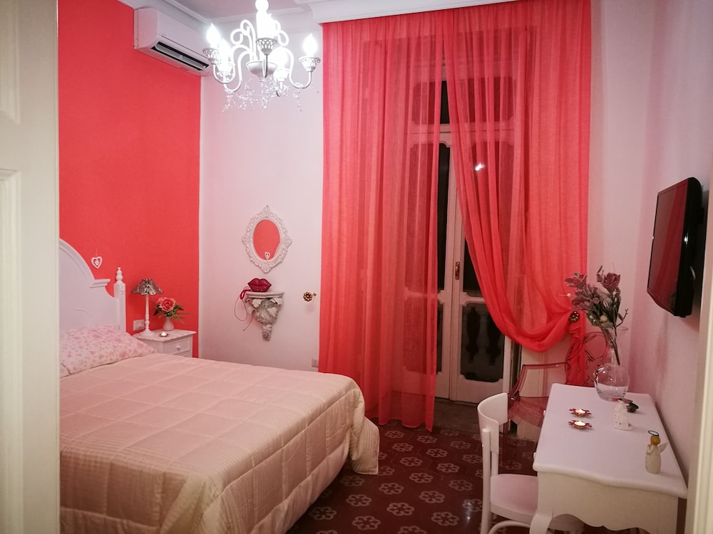 Romantic Apartment, Shared Bathroom