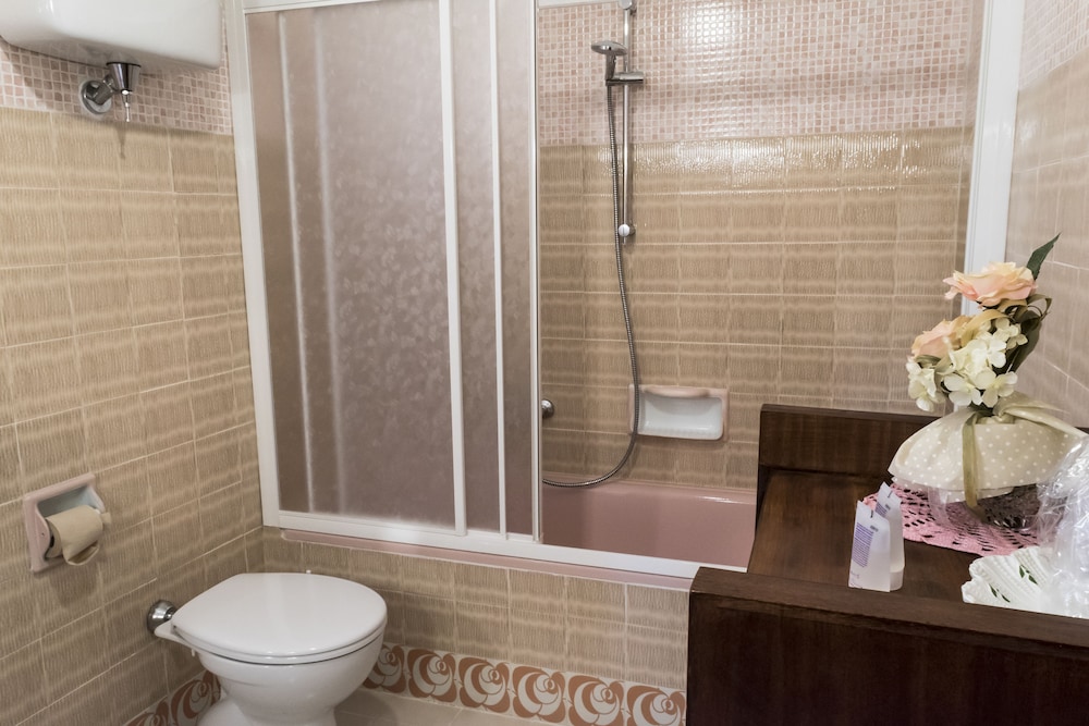 Premium Triple Room, Multiple Beds, Private Bathroom, Valley View (Camera Sol1)