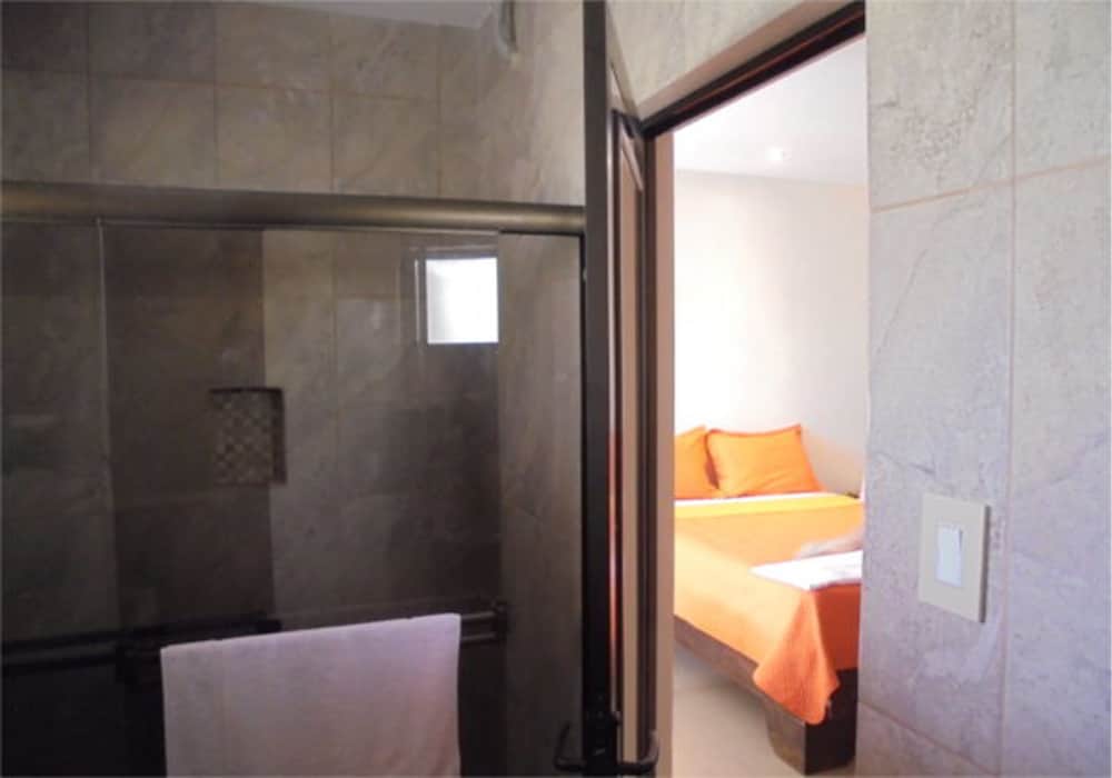 Double Room, 1 Queen Bed, Non Smoking, Pool View photo 2