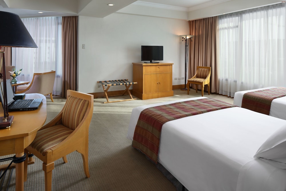 Junior Suite Twin Beds, Club Access - Photo 5