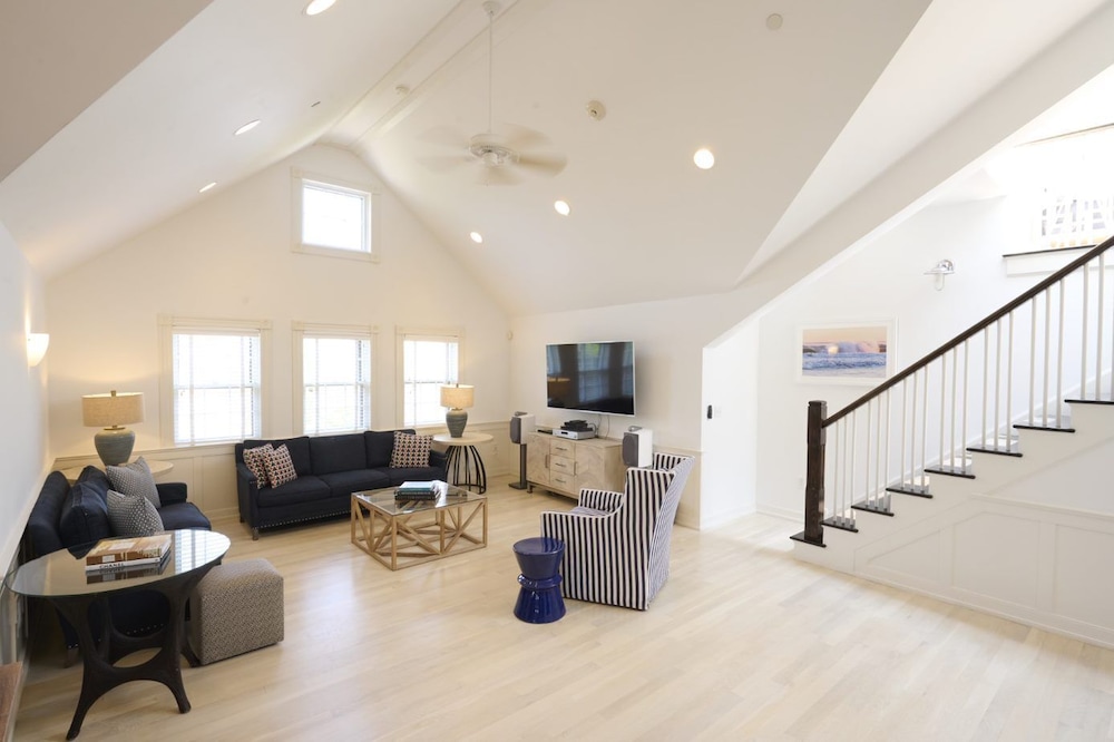 Easy Street Loft on Main Street