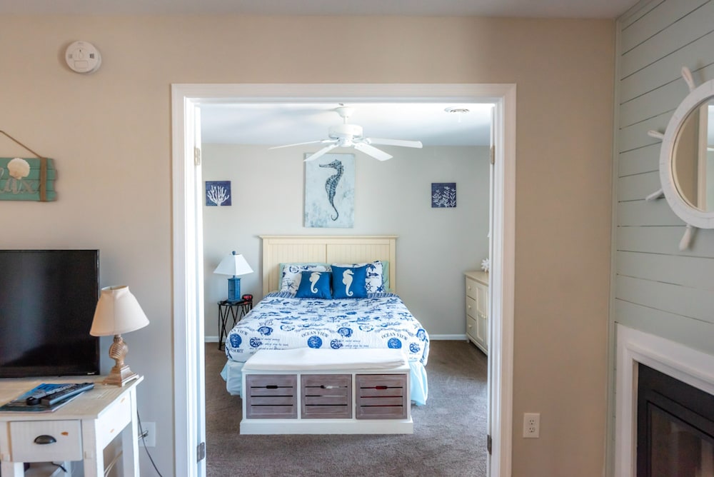 Condo, 2 Bedrooms