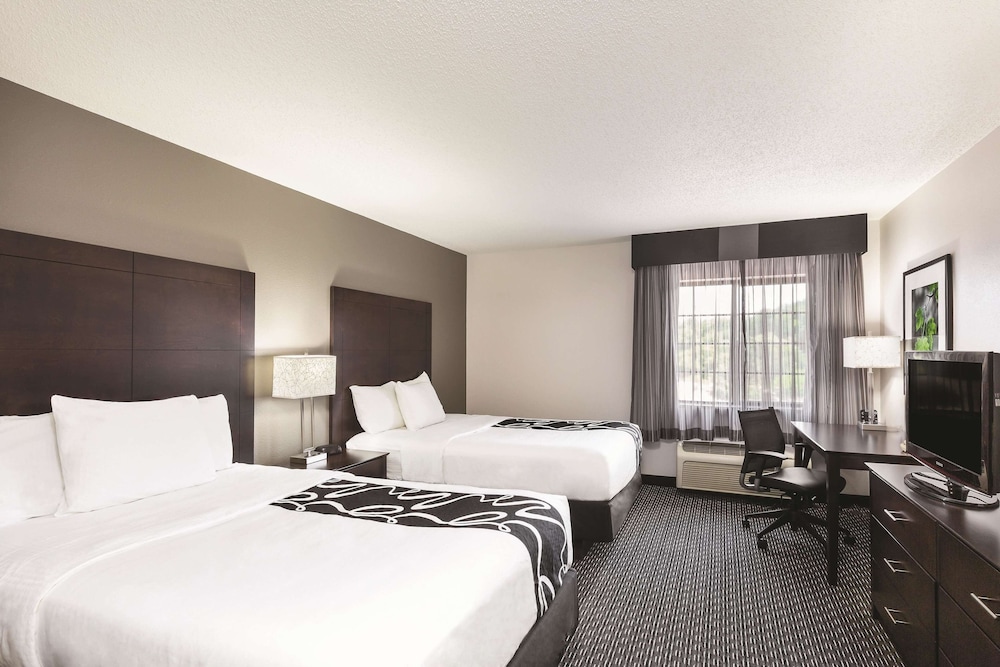 Room, 2 Double Beds, Non Smoking - Photo 1
