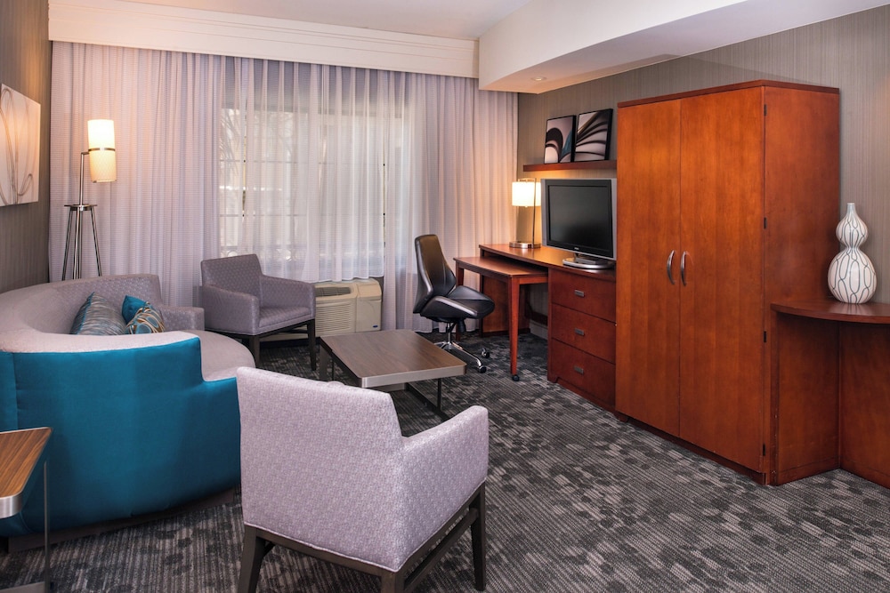 Suite, 1 Bedroom - Photo 5