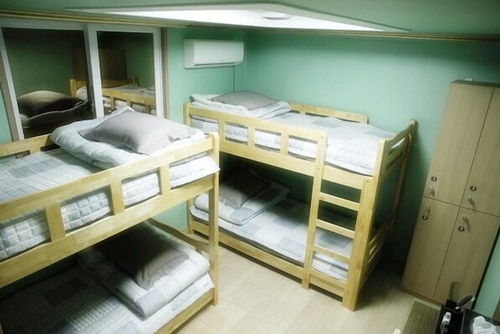 Shared Dormitory, Men only (2 bunk beds) photo 1