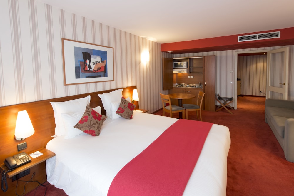 Deluxe Double or Twin Room, Balcony - Photo 5