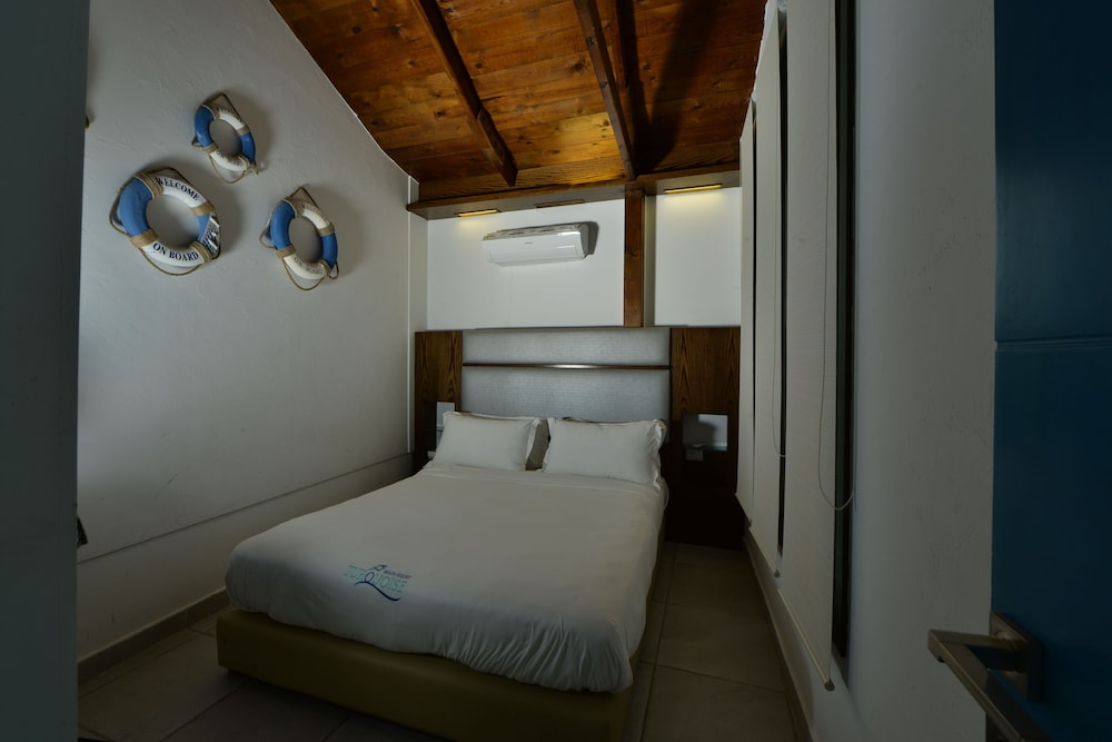 Royal Bungalow, Sea View