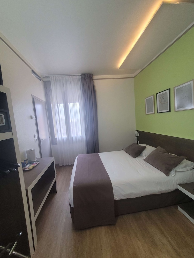 Standard Room, 1 Double Bed - Photo 27