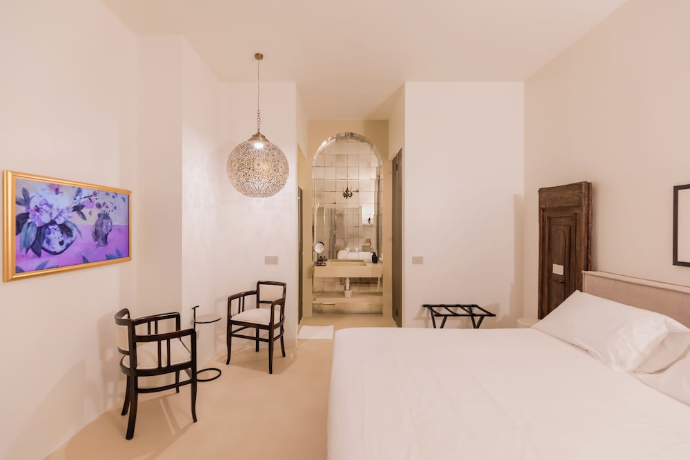 Exclusive Suite, Courtyard View