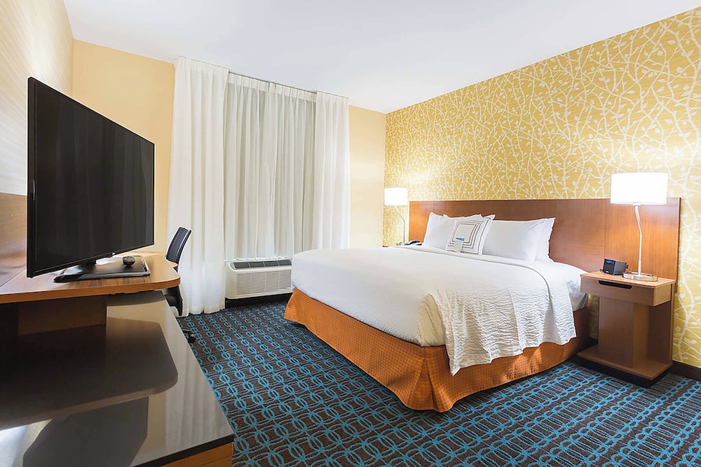 Room, 1 King Bed (Mobility Accessible, Tub)